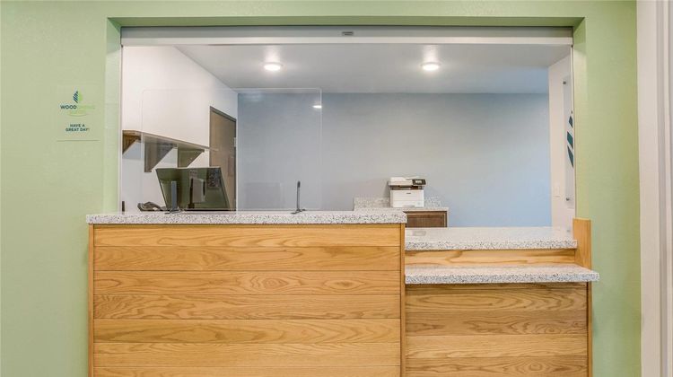 WoodSpring Suites Novi Farmington Lobby