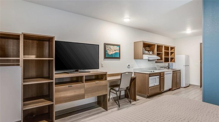 WoodSpring Suites Novi Farmington Room