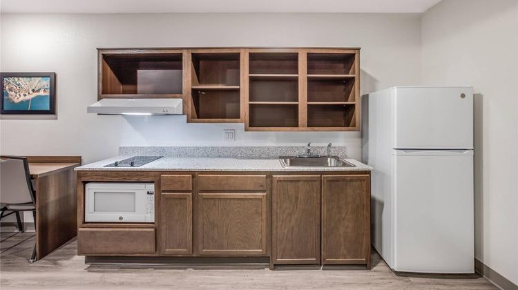 WoodSpring Suites Novi Farmington Room