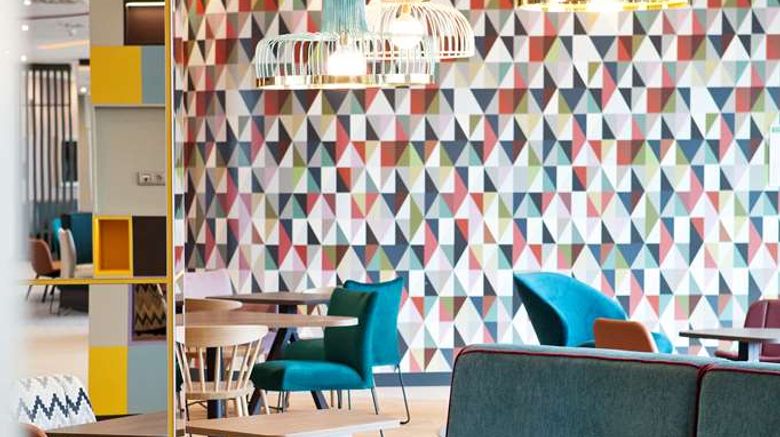 <b>Hampton by Hilton Munich Airport South Restaurant</b>. Images powered by <a href="https://iceportal.shijigroup.com/" title="IcePortal" target="_blank">IcePortal</a>.