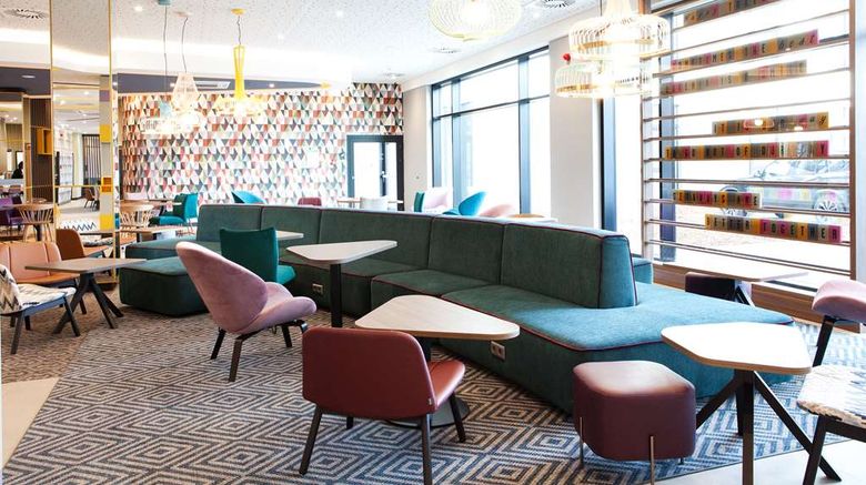 <b>Hampton by Hilton Munich Airport South Restaurant</b>. Images powered by <a href="https://iceportal.shijigroup.com/" title="IcePortal" target="_blank">IcePortal</a>.