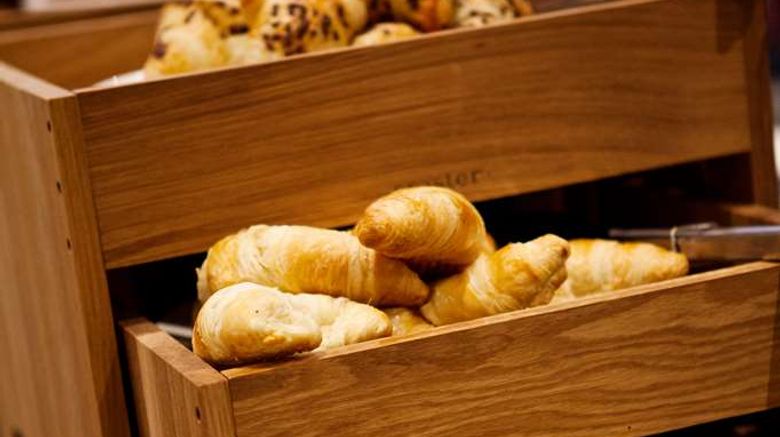 <b>Hampton by Hilton Munich Airport South Restaurant</b>. Images powered by <a href="https://iceportal.shijigroup.com/" title="IcePortal" target="_blank">IcePortal</a>.