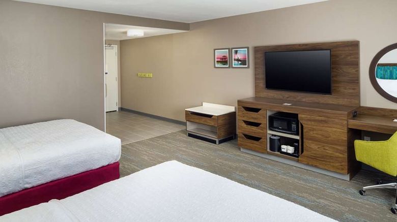 <b>Hampton Inn Kissimmee North Room</b>. Images powered by <a href="https://iceportal.shijigroup.com/" title="IcePortal" target="_blank">IcePortal</a>.