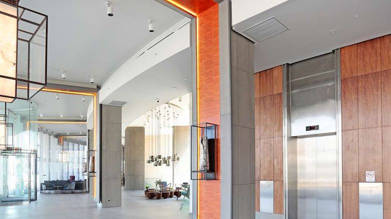 <b>DoubleTree by Hilton Santiago Kennedy Lobby</b>. Images powered by <a href="https://iceportal.shijigroup.com/" title="IcePortal" target="_blank">IcePortal</a>.