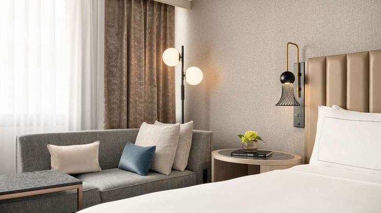 <b>DoubleTree by Hilton SFO S Airport Blvd Room</b>. Images powered by <a href="https://iceportal.shijigroup.com/" title="IcePortal" target="_blank">IcePortal</a>.