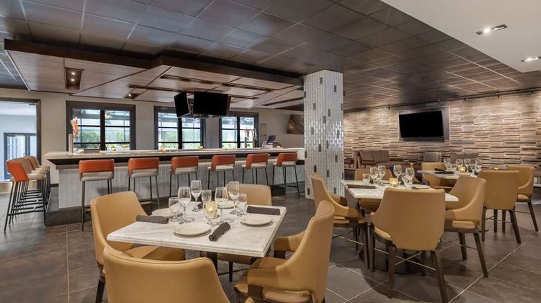 <b>DoubleTree by Hilton SFO S Airport Blvd Restaurant</b>. Images powered by <a href="https://iceportal.shijigroup.com/" title="IcePortal" target="_blank">IcePortal</a>.