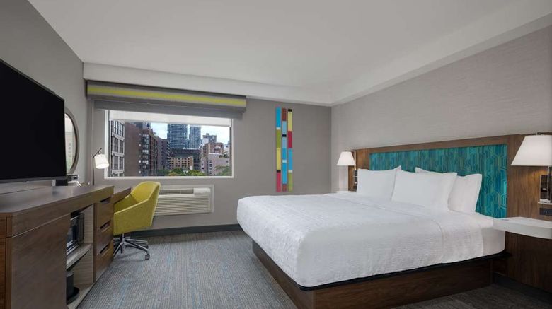 <b>Hampton Inn & Suites by Hilton Downtown Room</b>. Images powered by <a href="https://iceportal.shijigroup.com/" title="IcePortal" target="_blank">IcePortal</a>.