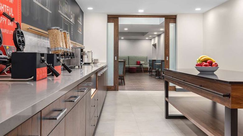<b>Hampton Inn & Suites by Hilton Downtown Restaurant</b>. Images powered by <a href="https://iceportal.shijigroup.com/" title="IcePortal" target="_blank">IcePortal</a>.