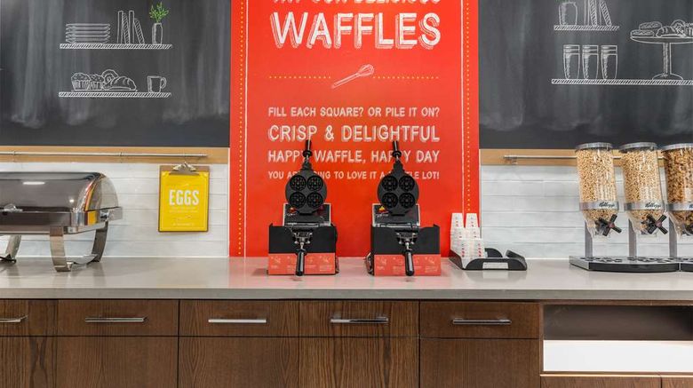 <b>Hampton Inn & Suites by Hilton Downtown Restaurant</b>. Images powered by <a href="https://iceportal.shijigroup.com/" title="IcePortal" target="_blank">IcePortal</a>.