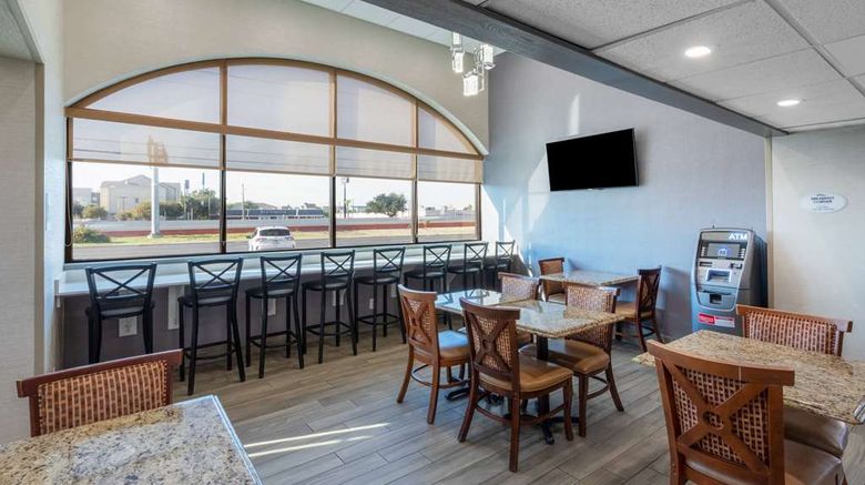 <b>Baymont by Wyndham McAllen Lobby</b>. Images powered by <a href="https://iceportal.shijigroup.com/" title="IcePortal" target="_blank">IcePortal</a>.