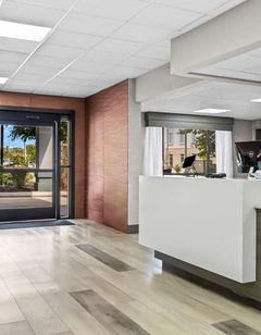 Clarion Pointe Hotel