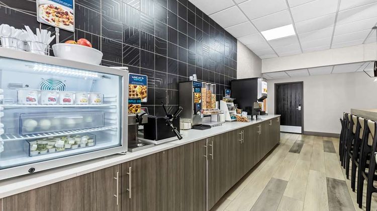 Clarion Pointe Hotel Restaurant