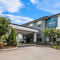 Clarion Pointe Hotel
