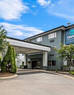 Clarion Pointe Hotel