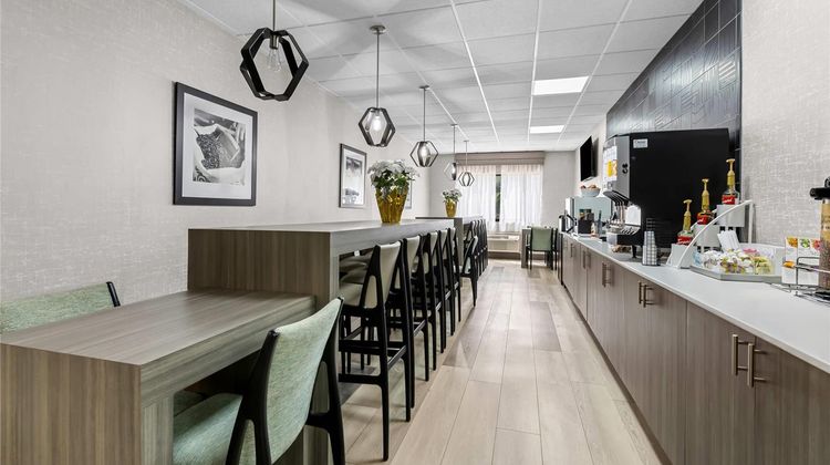 Clarion Pointe Hotel Restaurant