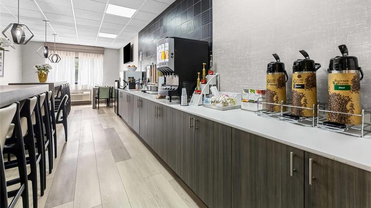 Clarion Pointe Hotel Restaurant