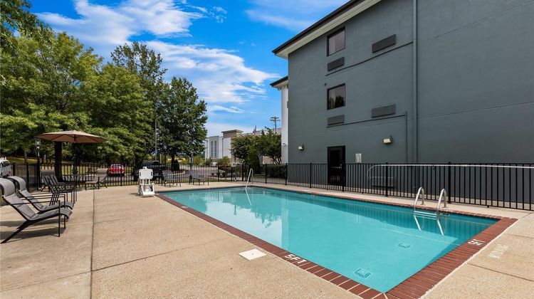 Clarion Pointe Hotel Pool
