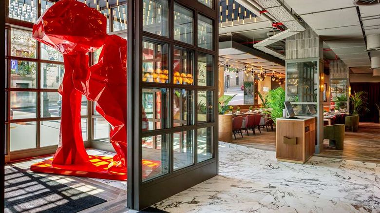 <b>Radisson Red Madrid Lobby</b>. Images powered by <a href="https://iceportal.shijigroup.com/" title="IcePortal" target="_blank">IcePortal</a>.