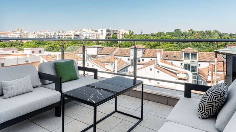<b>Radisson Red Madrid Room</b>. Images powered by <a href="https://iceportal.shijigroup.com/" title="IcePortal" target="_blank">IcePortal</a>.