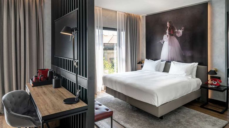 <b>Radisson Red Madrid Room</b>. Images powered by <a href="https://iceportal.shijigroup.com/" title="IcePortal" target="_blank">IcePortal</a>.