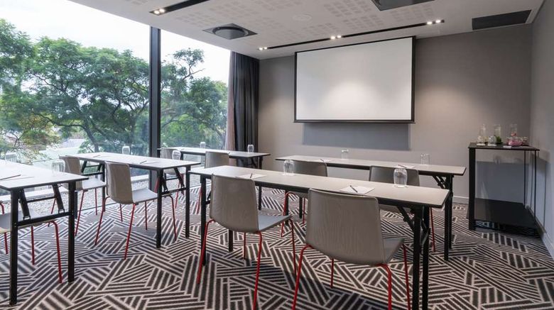 <b>Radisson RED Johannesburg Rosebank Meeting</b>. Images powered by <a href="https://iceportal.shijigroup.com/" title="IcePortal" target="_blank">IcePortal</a>.