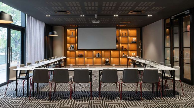 <b>Radisson RED Johannesburg Rosebank Meeting</b>. Images powered by <a href="https://iceportal.shijigroup.com/" title="IcePortal" target="_blank">IcePortal</a>.