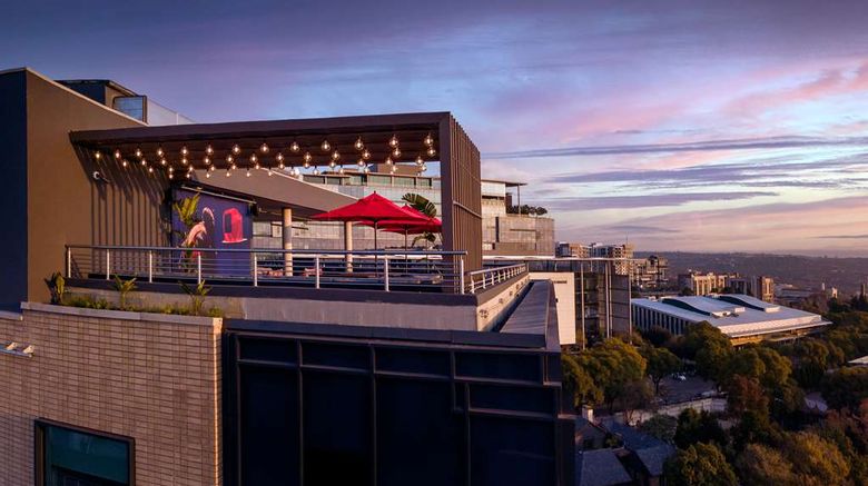 <b>Radisson RED Johannesburg Rosebank Restaurant</b>. Images powered by <a href="https://iceportal.shijigroup.com/" title="IcePortal" target="_blank">IcePortal</a>.