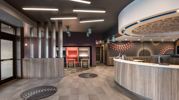 Tru by Hilton Warsaw Lobby