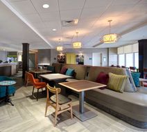 Home2 Suites by Hilton Downtown Delano Lobby