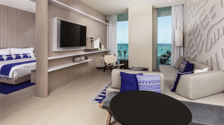 <b>SLS Cancun Room</b>. Images powered by <a href="https://iceportal.shijigroup.com/" title="IcePortal" target="_blank">IcePortal</a>.