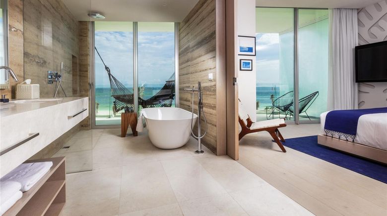 <b>SLS Cancun Room</b>. Images powered by <a href="https://iceportal.shijigroup.com/" title="IcePortal" target="_blank">IcePortal</a>.
