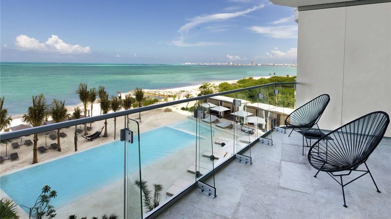 <b>SLS Cancun Room</b>. Images powered by <a href="https://iceportal.shijigroup.com/" title="IcePortal" target="_blank">IcePortal</a>.
