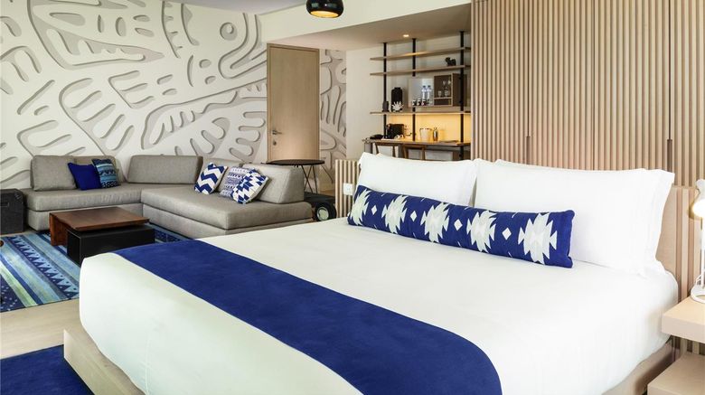 <b>SLS Cancun Room</b>. Images powered by <a href="https://iceportal.shijigroup.com/" title="IcePortal" target="_blank">IcePortal</a>.
