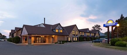 Days Inn by Wyndham Sarnia Harbourfront Exterior