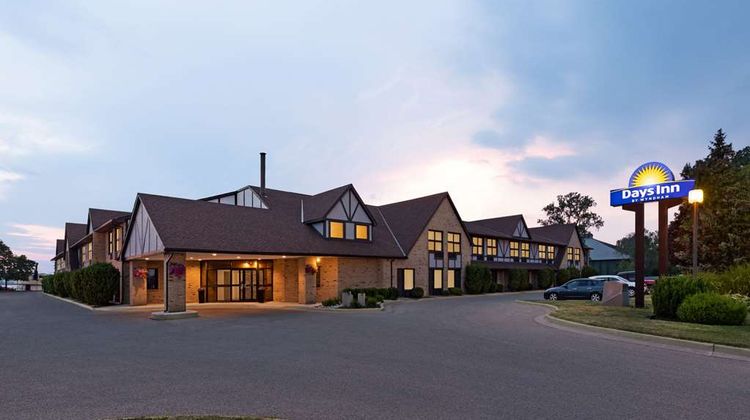Days Inn by Wyndham Sarnia Harbourfront Exterior
