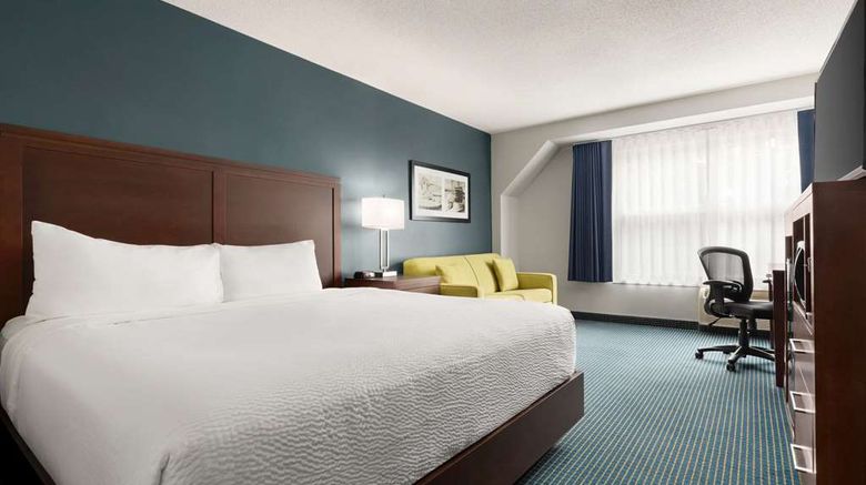 <b>Days Inn by Wyndham Sarnia Harbourfront Room</b>. Images powered by <a href="https://iceportal.shijigroup.com/" title="IcePortal" target="_blank">IcePortal</a>.