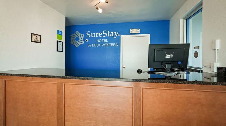 <b>SureStay by Best Western Findlay Lobby</b>. Images powered by <a href="https://iceportal.shijigroup.com/" title="IcePortal" target="_blank">IcePortal</a>.