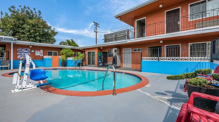 Rodeway Inn Modesto near Downtown Pool