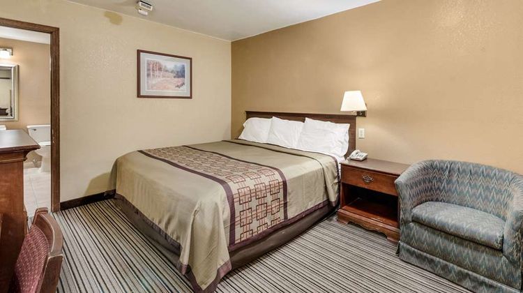Rodeway Inn Columbus/West Room