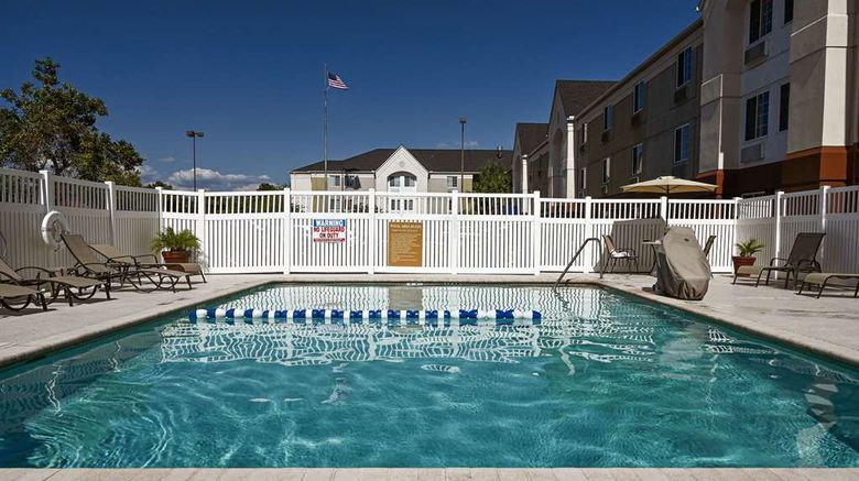 <b>Sonesta Simply Suites Clearwater Pool</b>. Images powered by <a href="https://iceportal.shijigroup.com/" title="IcePortal" target="_blank">IcePortal</a>.