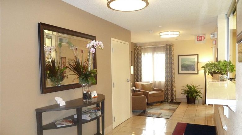 <b>Sonesta Simply Suites Arlington Lobby</b>. Images powered by <a href="https://iceportal.shijigroup.com/" title="IcePortal" target="_blank">IcePortal</a>.