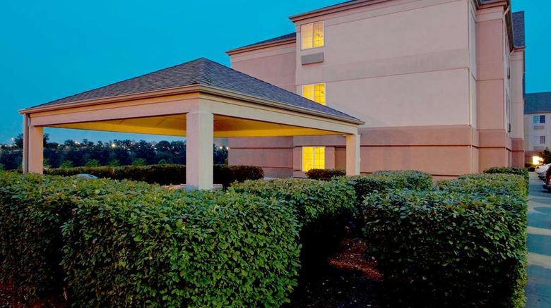 <b>Sonesta Simply Suites Pittsburgh Airport Exterior</b>. Images powered by <a href="https://iceportal.shijigroup.com/" title="IcePortal" target="_blank">IcePortal</a>.