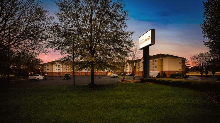 Sonesta Simply Suites Research Park Exterior