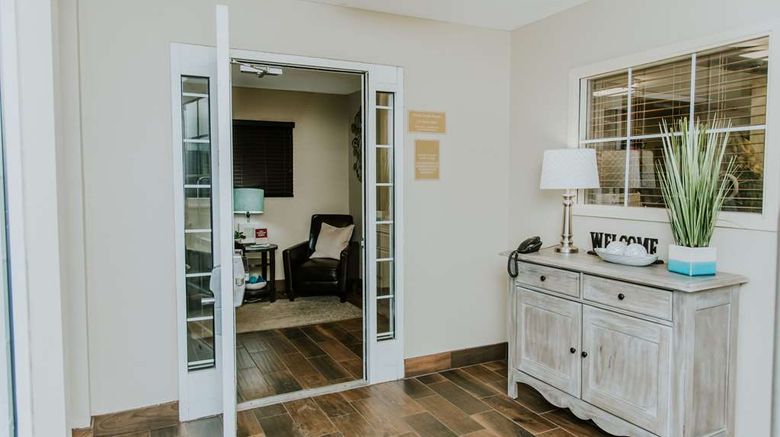 <b>Sonesta Simply Suites Minneapolis Richfield Lobby</b>. Images powered by <a href="https://iceportal.shijigroup.com/" title="IcePortal" target="_blank">IcePortal</a>.