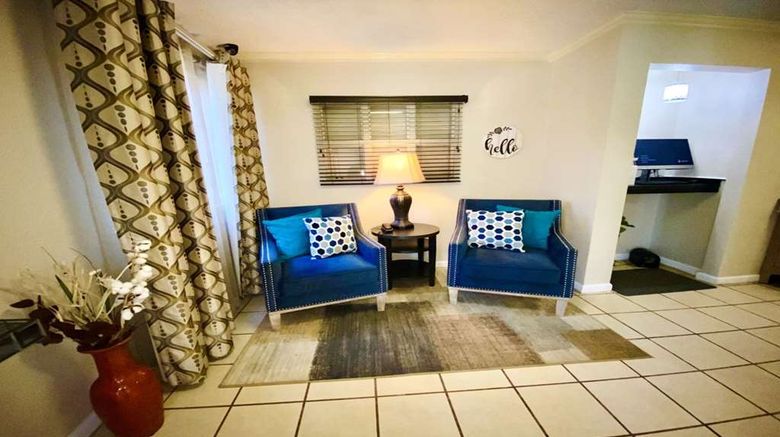 <b>Sonesta Simply Suites Houston CityCentre Lobby</b>. Images powered by <a href="https://iceportal.shijigroup.com/" title="IcePortal" target="_blank">IcePortal</a>.