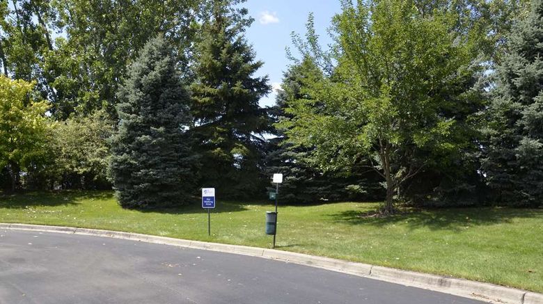<b>Sonesta Simply Suites Detroit Warren Exterior</b>. Images powered by <a href="https://iceportal.shijigroup.com/" title="IcePortal" target="_blank">IcePortal</a>.