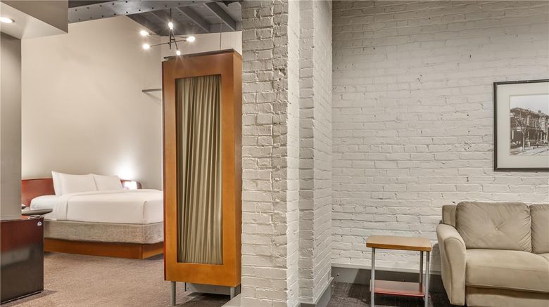 <b>Sonesta Columbus Downtown Suite</b>. Images powered by <a href="https://iceportal.shijigroup.com/" title="IcePortal" target="_blank">IcePortal</a>.