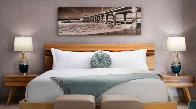 <b>Sonesta Redondo Beach and Marina Suite</b>. Images powered by <a href="https://iceportal.shijigroup.com/" title="IcePortal" target="_blank">IcePortal</a>.
