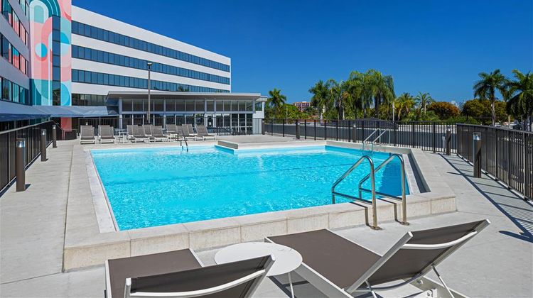 Sonesta Miami Airport Pool