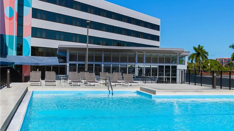 Sonesta Miami Airport Pool